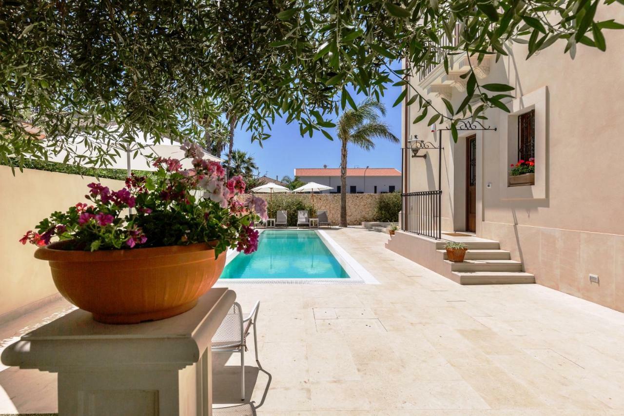 Villa Raphael Avola Exteriér fotografie