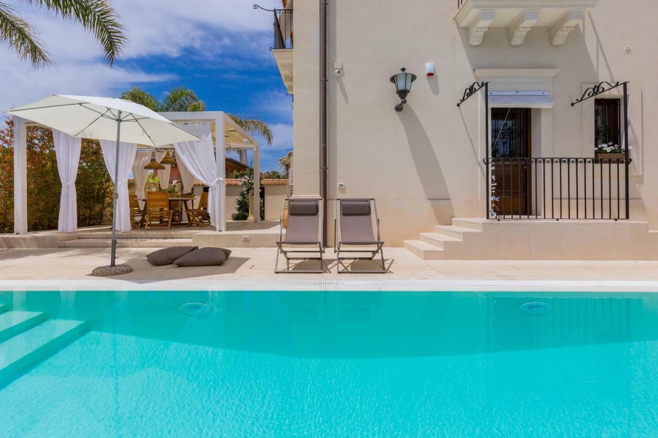 Villa Raphael Avola Exteriér fotografie