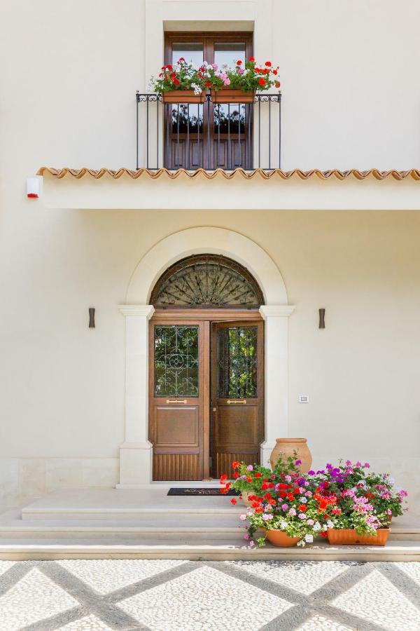 Villa Raphael Avola Exteriér fotografie